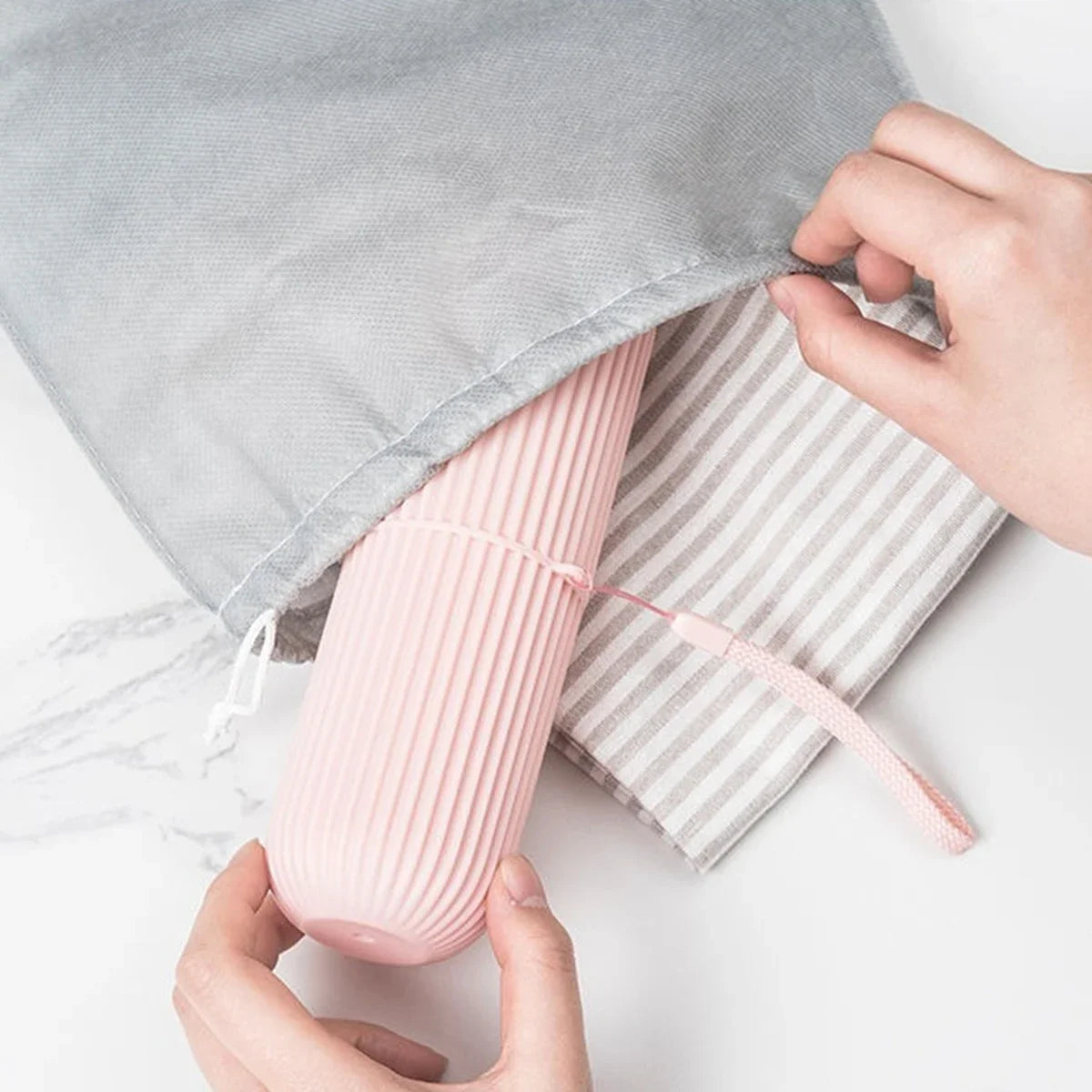 Estuche portátil para cepillo y pasta de dientes, ideal para viajes y camping. Protege tus cepillos y pasta de dientes de la suciedad y los daños.